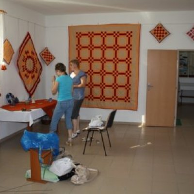 Előkészületek a patchwork kiállításra_2