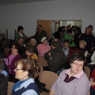 Megtelt a terem
