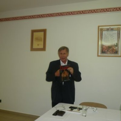 SZENT KORONA ÉS A MAGYAR JÖVŐ - Batta György